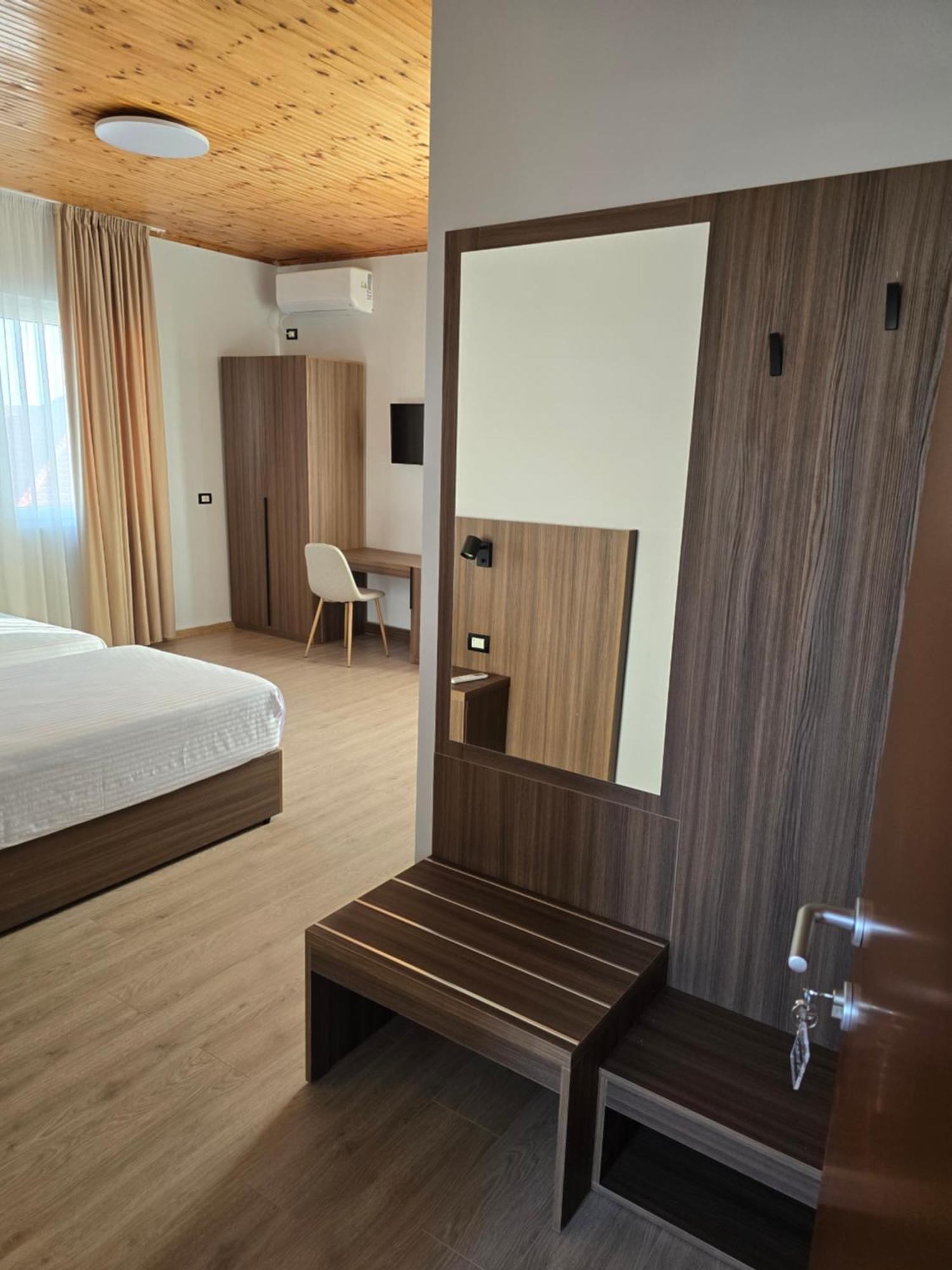Hotel Aleks Shkodra Exterior foto